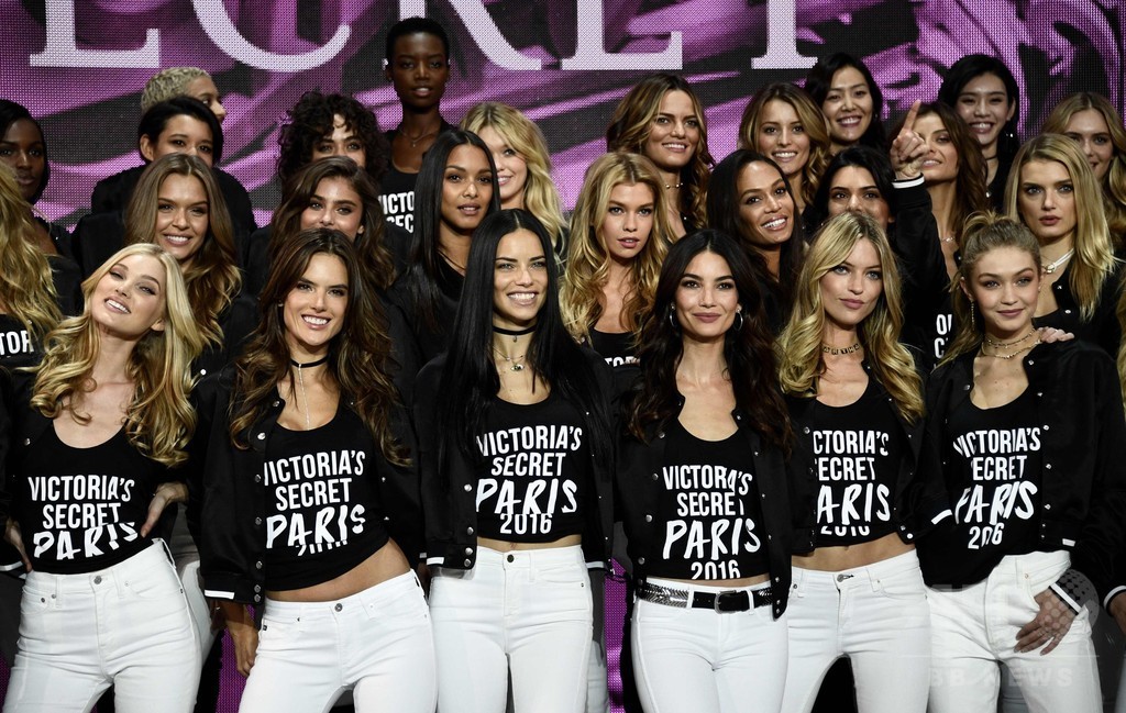 「ヴィクトリアズ・シークレット」ショー直前、パリにモデル集結