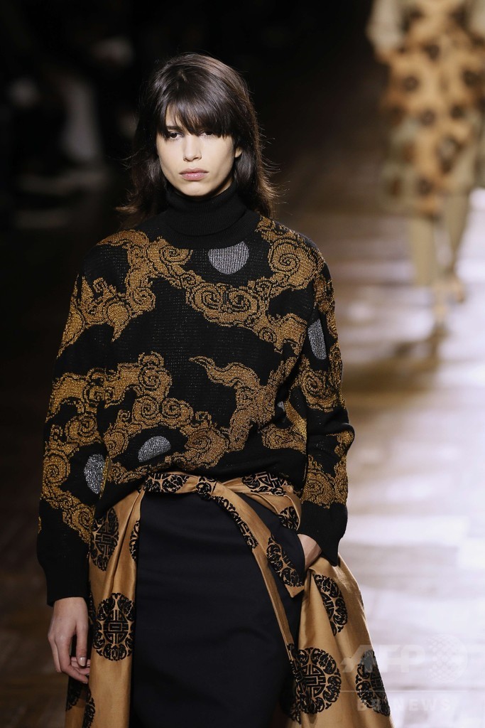 ブロケード、ジャガード、刺繍やビーズを自在に組み合わせて、「ドリス ヴァン ノッテン」15/16秋冬