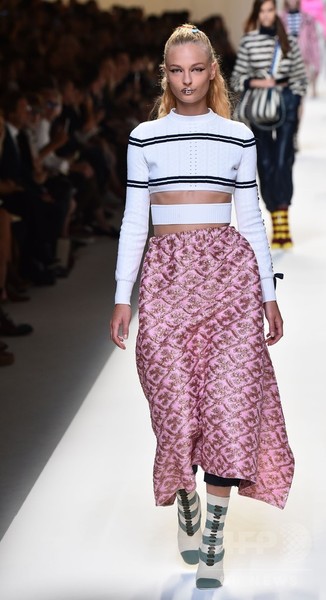 「フェンディ」17年春夏