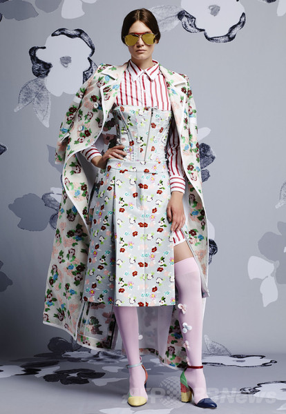 鮮やかなフローラルパターン、「トム ブラウン ニューヨーク」15年リゾートコレクション