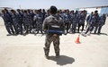 イラクで進撃を続けるイスラム武装勢力と戦うイラク治安部隊に志願した同国中部カルバラ（Karbala）の若者たち（2014年6月16日撮影）。(c)AFP/MOHAMMED SAWAF
