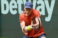 男子テニス、テラ・ウォルトマン・オープン、シングルス決勝。リターンを打つヤニック・シナー（2024年6月23日撮影）。(c) CARMEN JASPERSEN / AFP