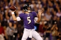 12NFLは23日、各地で第3週の試合が行われ、ボルティモア・レイヴンズ（Baltimore Ravens）が31-30でニューイングランド・ペイトリオッツ（New England Patriots）を下した。

パスを出すボルティモア・レイヴンズのジョー・フラッコ（Joe Flacco、2012年9月23日撮影）。(c)AFP/Getty Images/Rob Carr