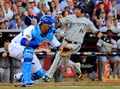 第85回MLBオールスターゲーム（85th All-Star Game）。本塁に滑り込むナ・リーグのアラミス・ラミレス（Aramis Ramirez、右、2014年7月15日撮影）。(c)AFP/Getty Images/Rob Carr