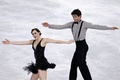 フィギュアスケート・グランプリ（GP）シリーズ第5戦、エリック ・ボンパール杯（Trophee Eric Bompard 2013）アイスダンス・ショートダンス（SD）。演技に臨むテッサ・ヴァーチュー（Tessa Virtue）/スコット・モイア（Scott Moir）組（2013年11月15日撮影）。(c)AFP/KENZO TRIBOUILLARD