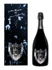「ドン ペリニヨン ヴィンテージ2003」のボトルとギフトボックス。2万1000円。(c)Dom Perignon