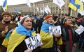 ウクライナのキエフで、抗議デモに参加した人（2019年12月8日撮影）。(c)Sergei SUPINSKY / AFP