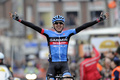 自転車ロードレース、第99回リエージュ～バストーニュ～リエージュ（99th Liege-Bastogne-Liege）。優勝を喜ぶガーミン・シャープ（Garmin Sharp）のダニエル・マーティン（Daniel Martin、2013年4月21日撮影）。(c)AFP/LIONEL BONAVENTURE