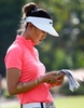 女子ゴルフ、CMEグループ・ツアー選手権（CME Group Tour Championship 2014）3日目。15番でヤーデージブックを見つめるミッシェル・ウィ（Michelle Wie、2014年11月22日撮影）。(c)AFP/Getty Images/Sam Greenwood