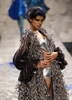 2007年9月9日、インド・ニューデリー市内で発表されたロヒット・バル（Rohit Bal）の08年春夏コレクション。(c)AFP/MANAN VATSYAYANA