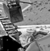 米火星探査機「フェニックス・マーズ・ランダー（Phoenix Mars Lander）」のロボットアームに取り付けられたシャベル（2008年6月25日NASA提供）。(c)AFP/NASA/JPL-CALTECH/UNIVERSITY OF ARIZONA/TEXAS A&amp;M UNIVERSITY