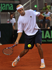 男子テニス国別対抗戦、デビスカップ（%%2009 Davis Cup%%）ワールドグループ準々決勝、クロアチア対米国。初日はシングルス2試合が行われ、クロアチアは2連勝を飾った。写真は第1試合でイボ・カルロビッチ （%%Ivo Karlovic%%）に7-6、6-4、3-6、6-7、5-7で敗れた米国のジェームス・ブレーク（%%James Blake%%）。（2009年7月10日撮影）(c)AFP/HRVOJE POLAN
