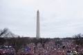 米首都ワシントンの国立公園ナショナルモールに集結したドナルド・トランプ大統領の支持者ら（2021年1月6日撮影）。(c)Brendan Smialowski / AFP