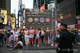 米NYタイムズスクエアで刺傷事件 容疑者含む2人死亡  
