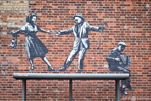 バンクシー新作か イングランド東海岸にグラフィティ出現 写真18枚