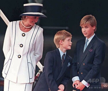 ダイアナ元妃死去から20年、両王子の母への思い 写真7枚 国際ニュース