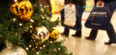 4.5メートルのクリスマスツリー落下、高齢女性を直撃 ドイツ