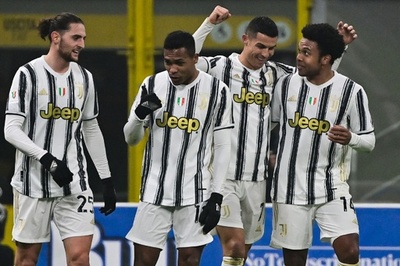 ロナウド2発でユーベがインテルに先勝 イタリア杯準決勝