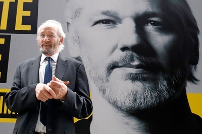 ウィキリークスのアサンジ被告「幻聴」訴える、精神科医