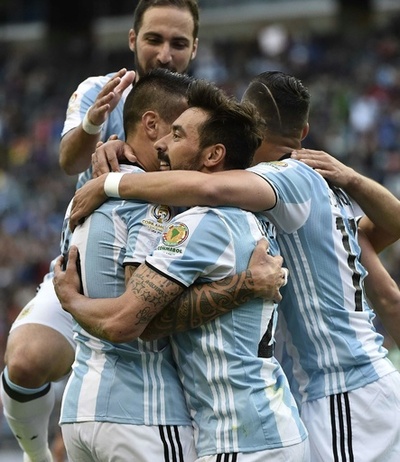 アルゼンチンがボリビアに快勝、前回王者チリはパナマ破り8強