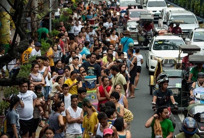 フィリピン首都で「最悪」の水不足、輪番断水で給水車には長蛇の列