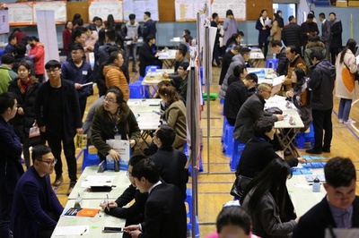 求職者、知らないうちにブラックリスト入り 中国の一部業界