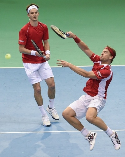 前回覇者スイス、ダブルスでベルギーに敗れる デビス杯