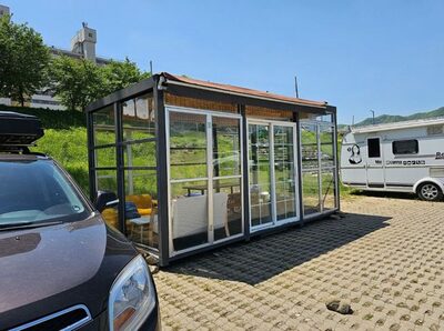 公園駐車場・勝手に“私設小屋”はありなのか？…韓国「公共スペース私物化」に住民激怒