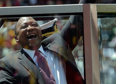 ケニア大統領、2期目の就任宣誓 抗議デモで2人死亡