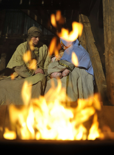 サラエボでカトリック教徒に贈るキリスト降誕劇