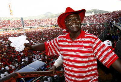 シエラレオネ新大統領が就任宣誓