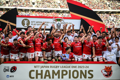 All Black Mo'unga wins title in first season in Japan