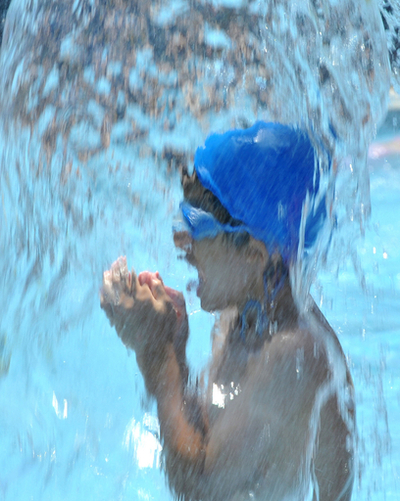 早くも猛暑到来の台北、プール大人気