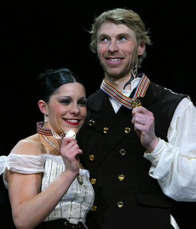 デロベル／ショウエンフェルデール組 アイスダンスで総合優勝を飾る