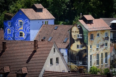 建物の壁に巨大な「モナリザ」出現、 ドイツ