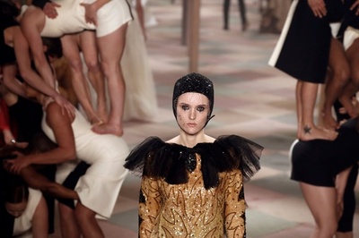 「ディオール」19年春夏パリ・オートクチュール