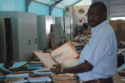 スーダン南部、過去を保存して未来の基礎に 公文書をデジタル化