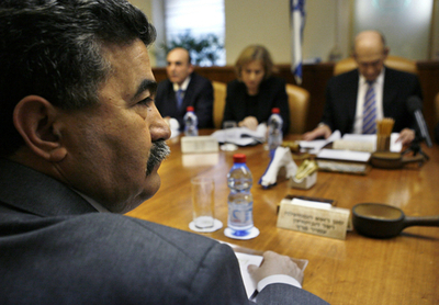 ペレツ国防相、6月までの辞任を示唆 - イスラエル