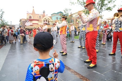 裁判官が上海ディズニー相手取り提訴 「子ども料金の基準『身長140センチ以下』おかしい」