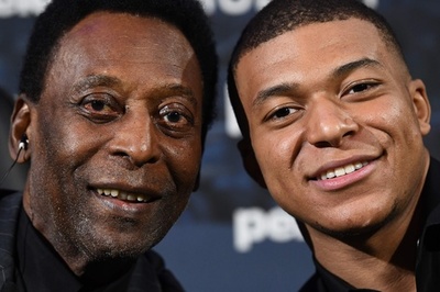 「君も1000ゴール決められる」、王様ペレ氏がエムバペにエール