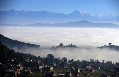 ネパールで新たに雪崩、外国人ら約250人不明か