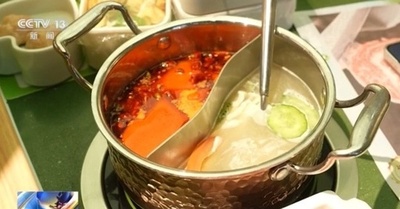 鍋料理で「孤食のグルメ」 回転寿司式ミニ具材などで人気店に=中国・長沙