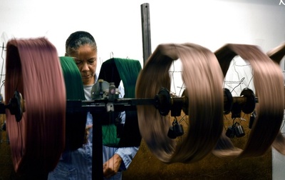 ダビンチ設計に基づいた機械が今も現役、伊フィレンツェの絹工房