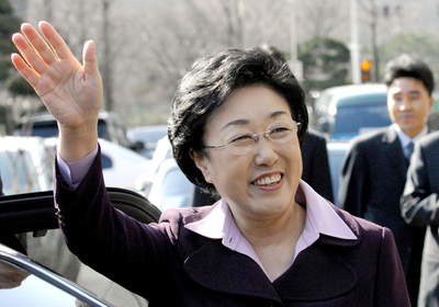 韓国初の女性首相、大統領選への立候補を表明 - 韓国