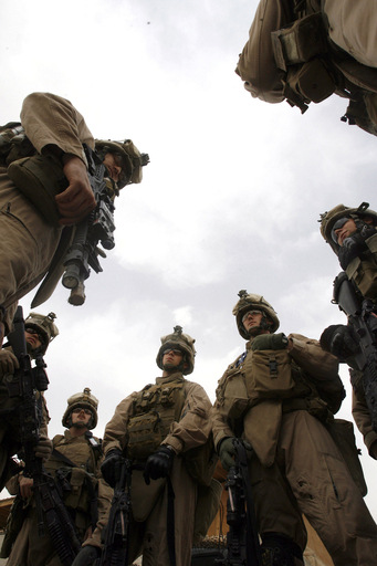 自動車爆弾の爆発で少なくとも20人が死亡、30人が負傷