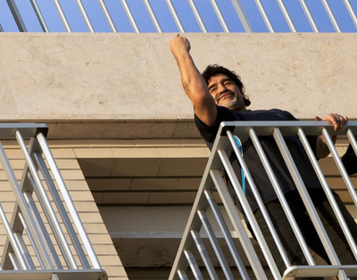 税金未納のマラドーナ氏がイタリアを訪問