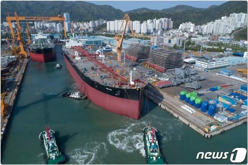 進水するVLCC＝ハンファオーシャン(c)news1