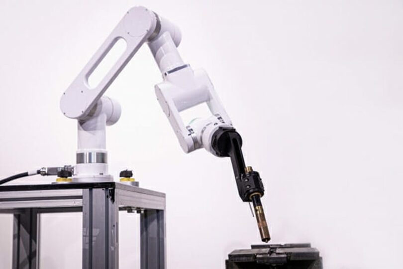 ニューロメカの溶接特化型協働ロボット第2弾「オプティ3」＝ニューロメカ(c)KOREA WAVE