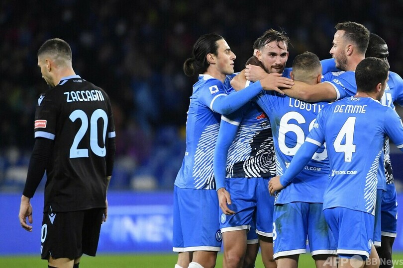 首位ナポリ快勝で故マラドーナ氏を追悼、ミランはホーム初黒星