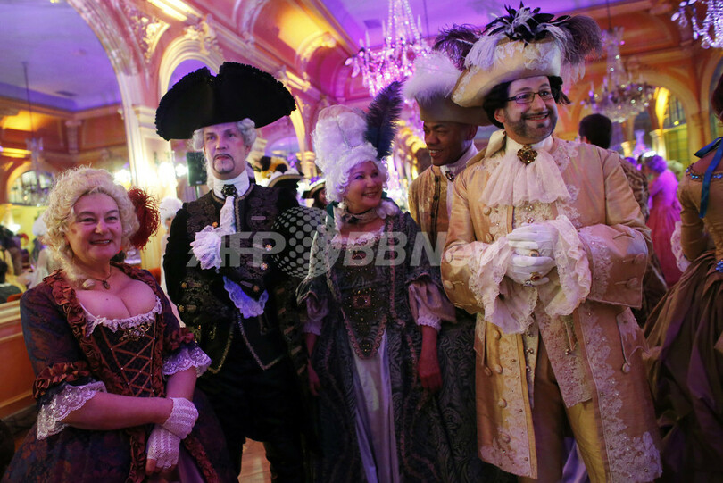 17世紀の舞踏会を丸ごと再現、仏ベルサイユ